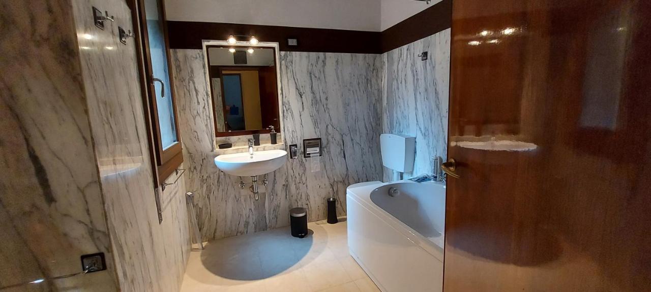 Antico Rio Acqua Dolce Apartment Venesia Bagian luar foto